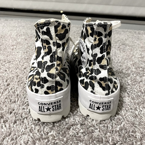 Converse High Top Cheetah Pattern - Picture 4 of 5